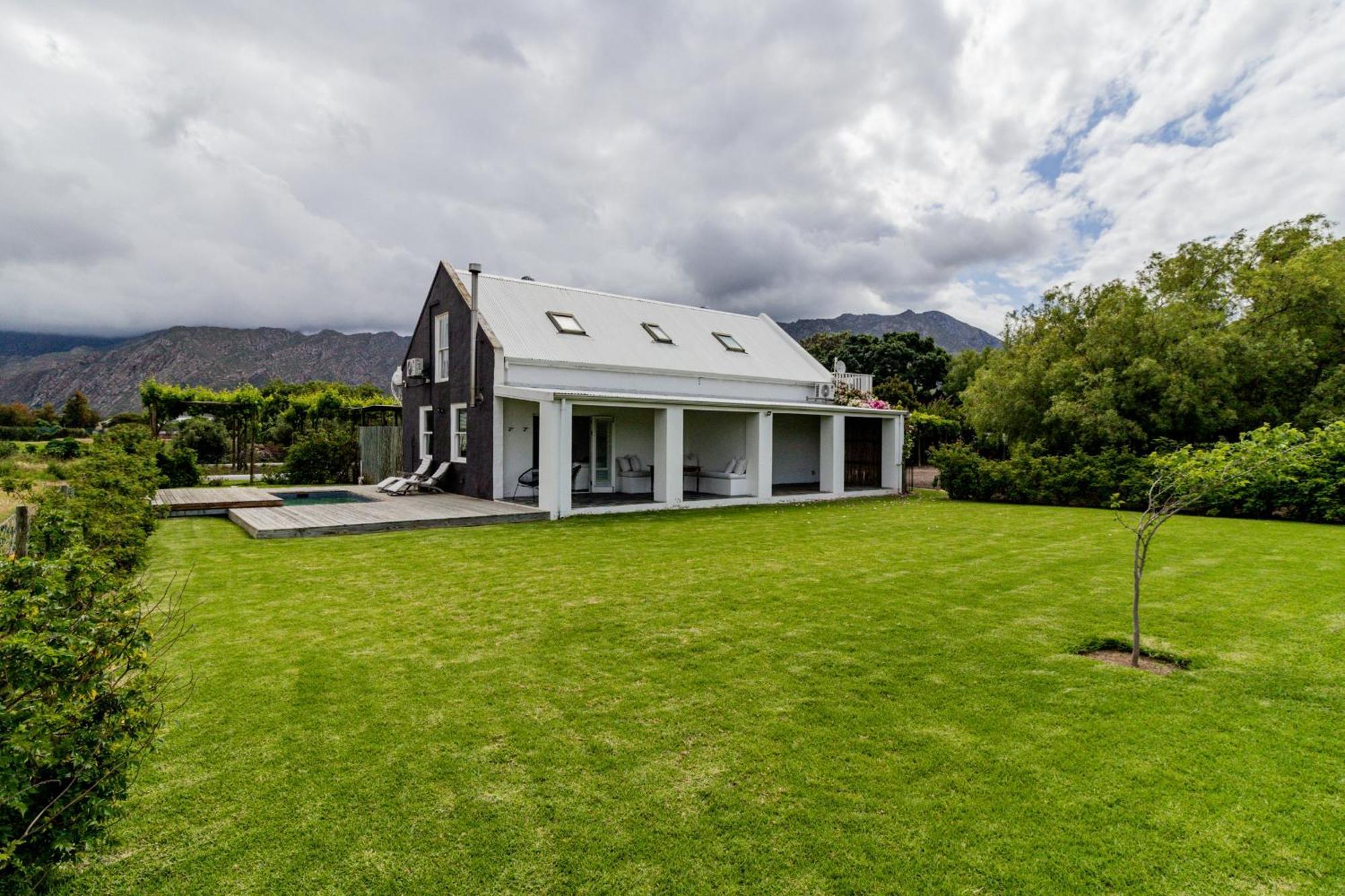 The Barn On 62 - Cottages Montagu Bagian luar foto